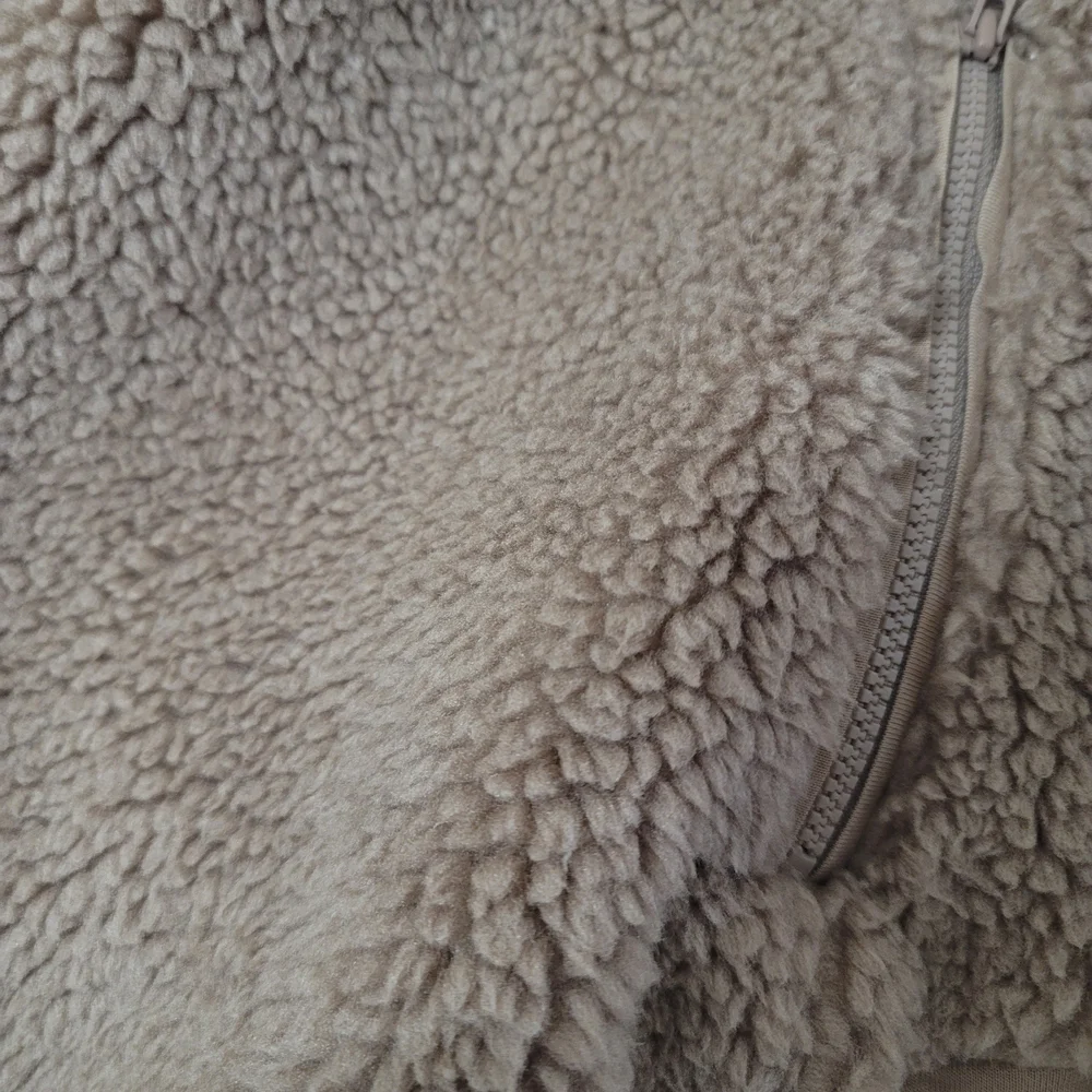 ALO Yoga Foxy Sherpa Bomber Jacket NWT in Chai Latre - Picture 7 of 8